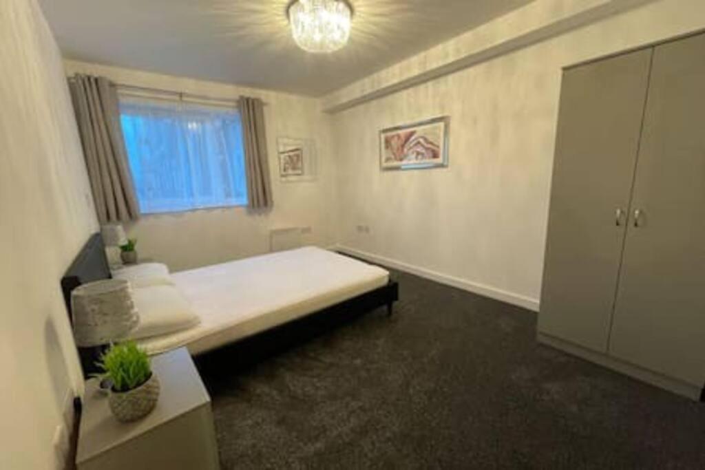 Moda Wigan 2 - Stylish 2 Bed In Central Wigan Eksteriør billede