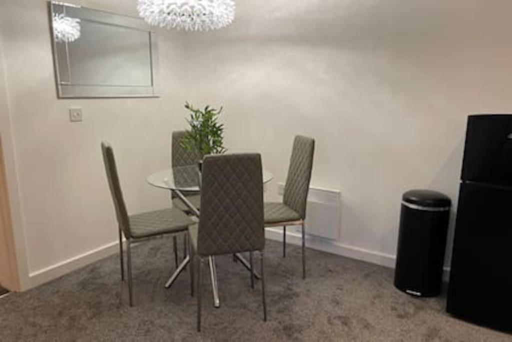 Moda Wigan 2 - Stylish 2 Bed In Central Wigan Eksteriør billede